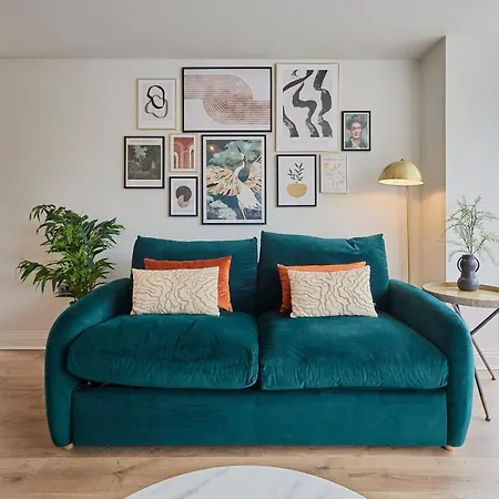 Host & - View Luxury *