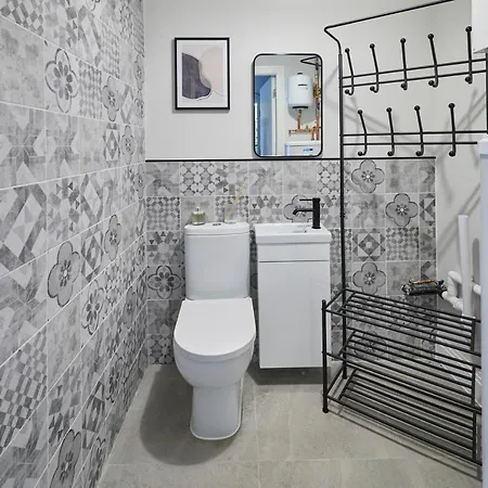 Host & - View Luxury سكرابورو