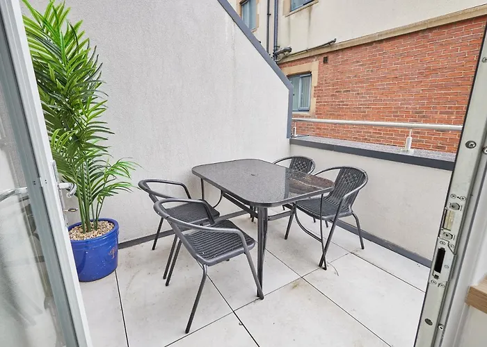 Host & - View Luxury *