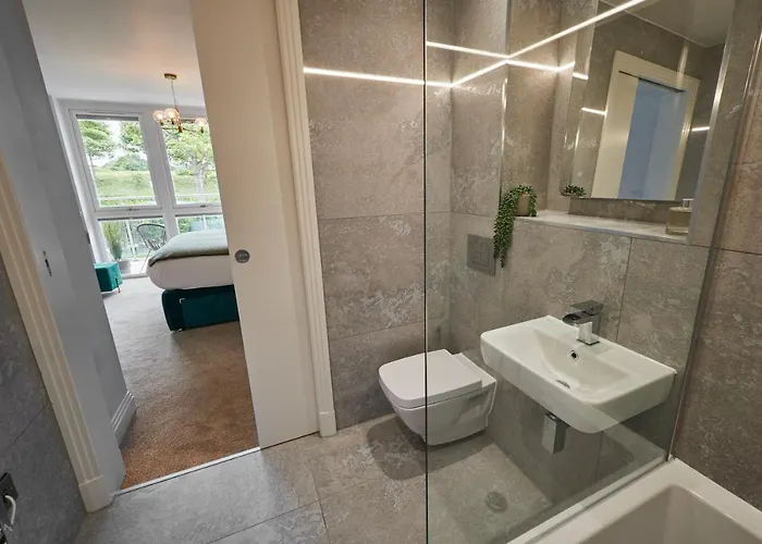 Host & - View Luxury *