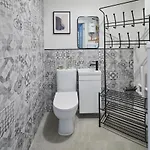 Host & - View Luxury Scarborough